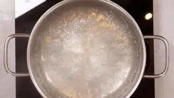 Low Carb Spätzle: Wasser aufkochen