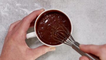 Low Carb Tassenpudding: Rühren