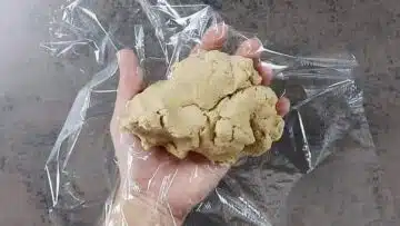 Low Carb Zwiebelkuchen ohne Mehl: Mürbeteig herstellen