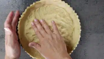 Low carb Zwiebelkuchen ohne Mehl: Vorbereiten