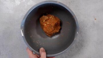 Möhrenkekse ohne Zucker: Kneten