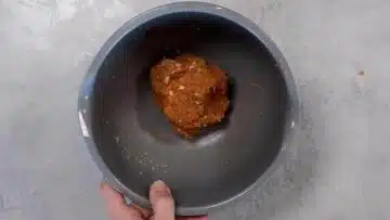 Möhrenkekse ohne Zucker: Kneten