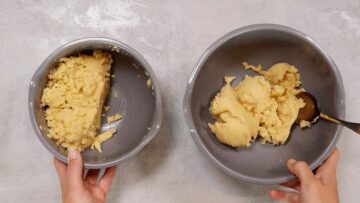 Mohn Streuselkuchen ohne Zucker: Teig halbieren