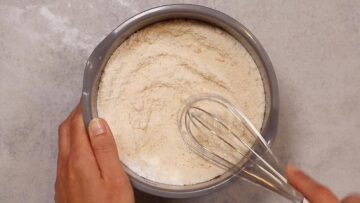 Mohn Streuselkuchen ohne Zucker: Zutaten mischen