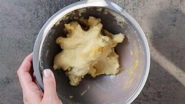 Mürbeteig ohne Zucker: Kneten