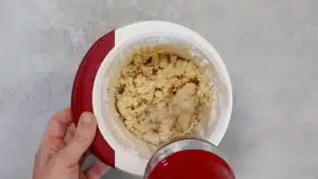 Osterplätzchen ohne Zucker: Kneten