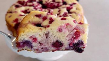Quark Beeren Kuchen: Schneiden
