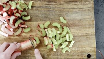 Rhabarber Muffins ohne Zucker: Schneiden