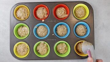 Schoko Nuss Muffins ohne Zucker: Verteilen