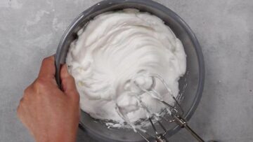 Schokoauflauf ohne Zucker: Steif schlagen