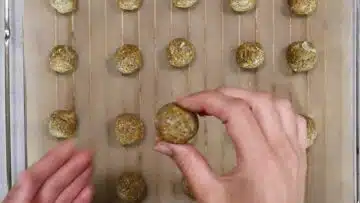 Vegane Energiebällchen ohne Datteln backen