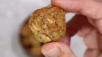 Vegane Energiebällchen ohne Zucker genießen