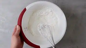 Wolkenkuchen ohne Mehl: Aufschlagen