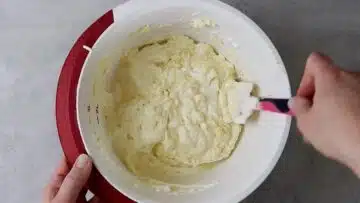 Wolkenkuchen ohne Mehl: Rühren