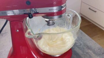 Zauberkuchen ohne Zucker aufschlagen