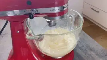 Zauberkuchen ohne Zucker aufschlagen