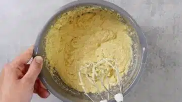 Zitronen Muffins ohne Zucker und Mehl: Rühren