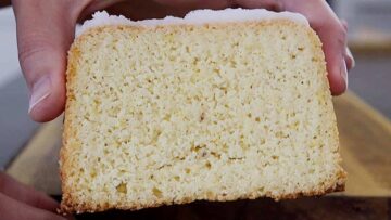 Zitronenkuchen ohne Zucker: Anschneiden