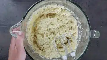 Zitronenkuchen ohne Zucker: Rühren