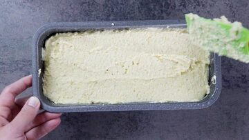 Zitronenkuchen ohne Zucker: Verteilen