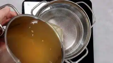 Zitronensirup selber machen ohne Zucker: Filtern