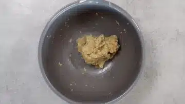 Zucchini Kekse ohne Zucker: Kneten