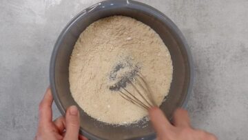 Zucchini Kekse ohne Zucker: Vermischen