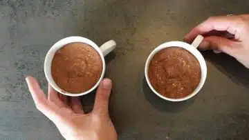 Bananen Tassenkuchen ohne Zucker: Umfüllen