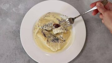 Dampfnudeln ohne Zucker: Anrichten