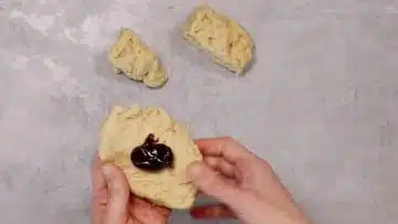 Dampfnudeln ohne Zucker: Füllen