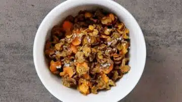 Gemüsechips in der Heißluftfritteuse: Würzen