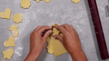 Gesunde Weihnachtsplätzchen ohne Zucker: Ausstechen