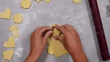 Gesunde Weihnachtsplätzchen ohne Zucker: Ausstechen