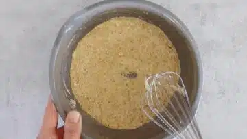 Gesundes Leinsamenbrot ohne Mehl: Mischen