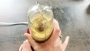 Glutenfreier Low Carb Tortenboden ohne Zucker: Mahlen