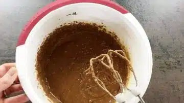 Glutenfreier Low Carb Tortenboden ohne Zucker: Rühren