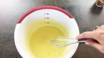 Glutenfreier Low Carb Tortenboden ohne Zucker: Verrühren