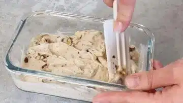 Haselnusseis ohne Zucker: Unterheben