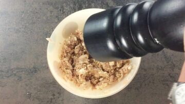 Herzhafte Low Carb Waffeln mit Thunfisch: Rühren