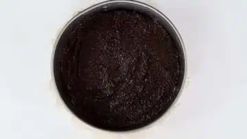 Joghurttorte ohne Zucker: Festdrücken