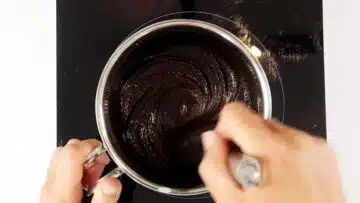 Joghurttorte ohne Zucker: Schmelzen