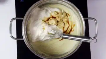 Joghurttorte ohne Zucker: Vermischen