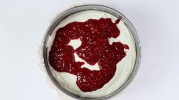 Joghurttorte ohne Zucker: Verteilen