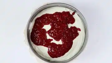 Joghurttorte ohne Zucker: Verteilen