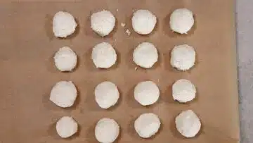 Kokosbällchen ohne Zucker: Kühlen