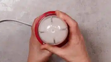 Kokosbällchen ohne Zucker: Mahlen