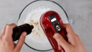 Kokosmakronen ohne Zucker: Einrühren