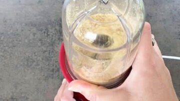 Low Carb Brezel: Mahlen