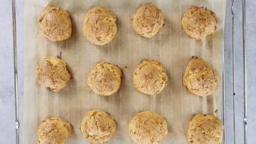 Low Carb Brötchen mit Leinsamen und Karotten: Backen