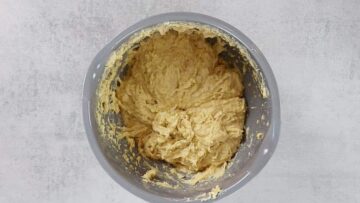 Low Carb Brötchen mit Leinsamen und Karotten: Rühren